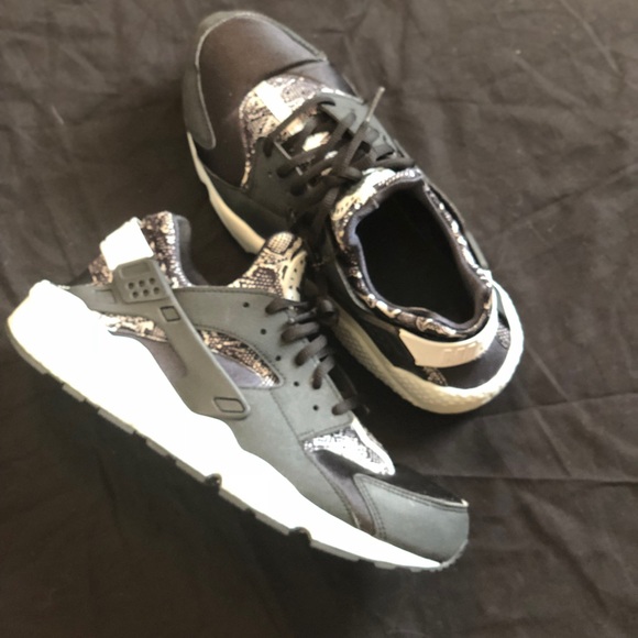 nike huarache snake